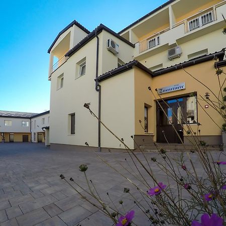 Hotel Zvonimir Otocac Exterior photo