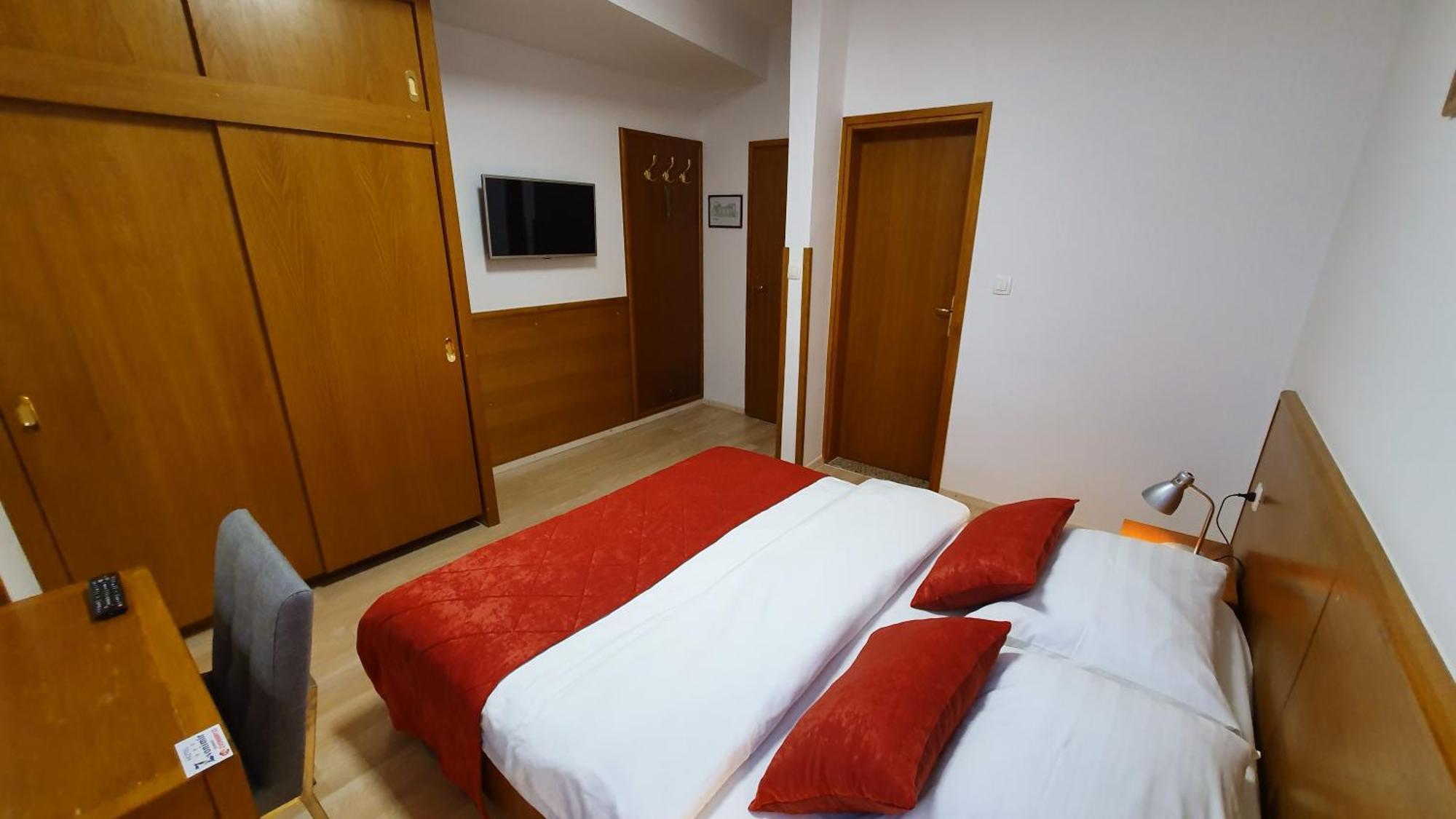 Hotel Zvonimir Otocac Exterior photo