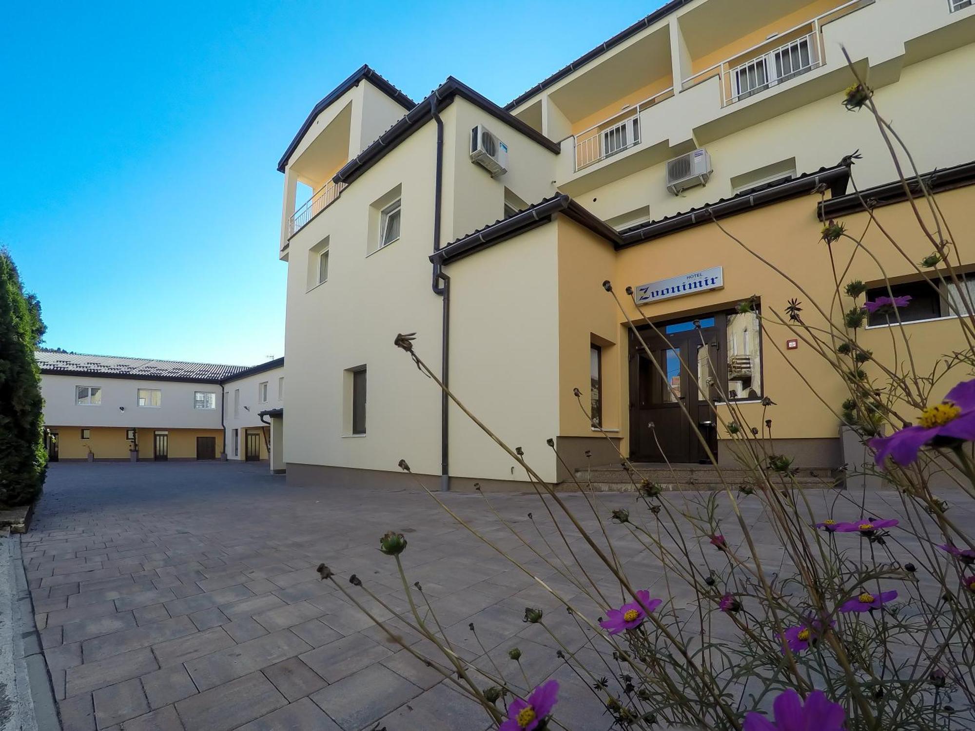 Hotel Zvonimir Otocac Exterior photo