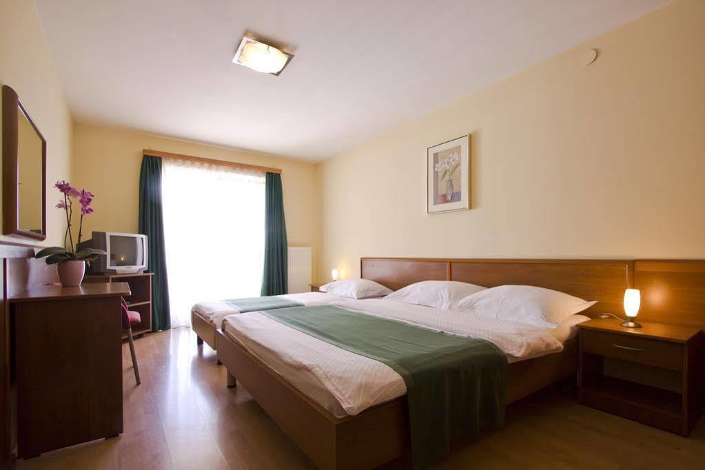 Hotel Zvonimir Otocac Exterior photo