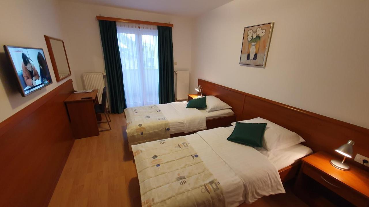 Hotel Zvonimir Otocac Exterior photo