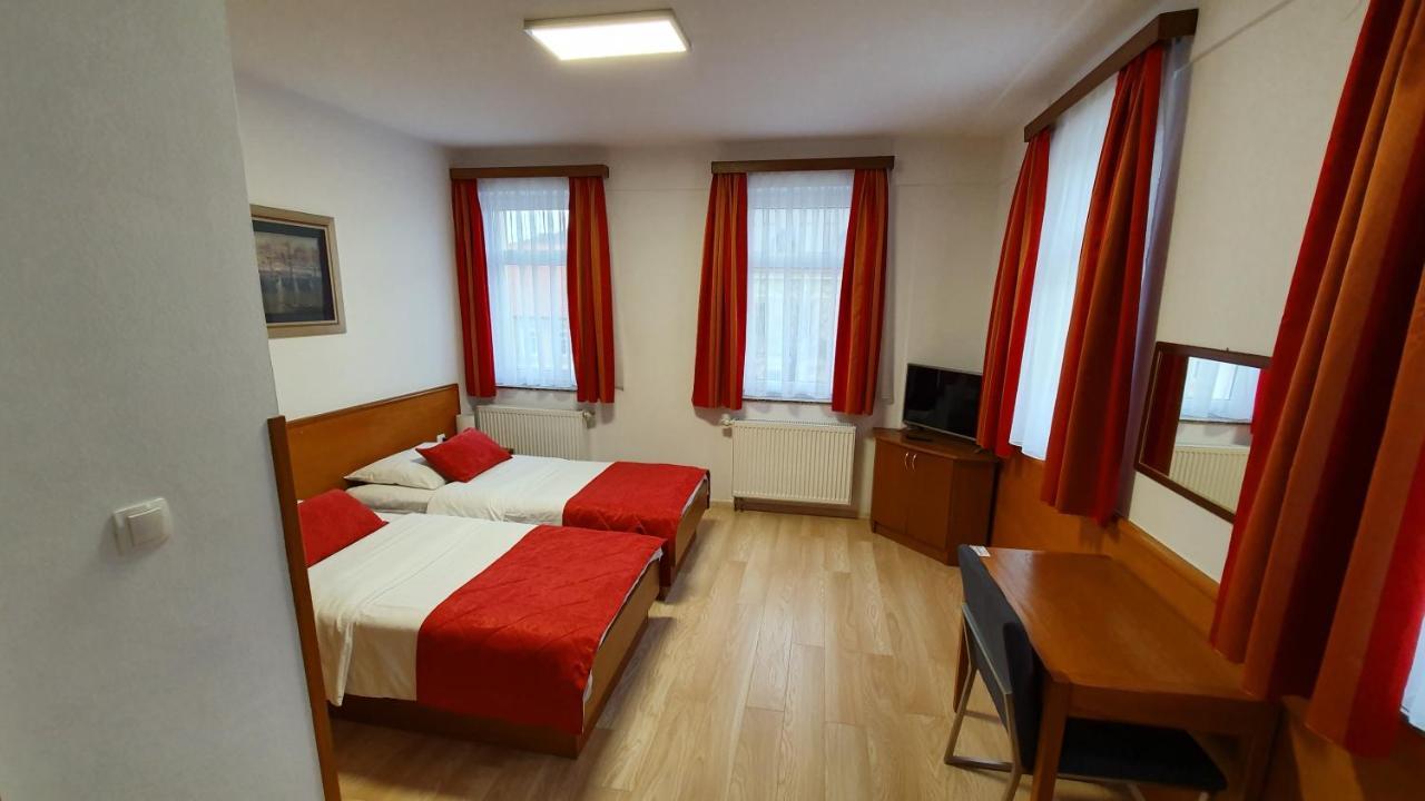 Hotel Zvonimir Otocac Exterior photo