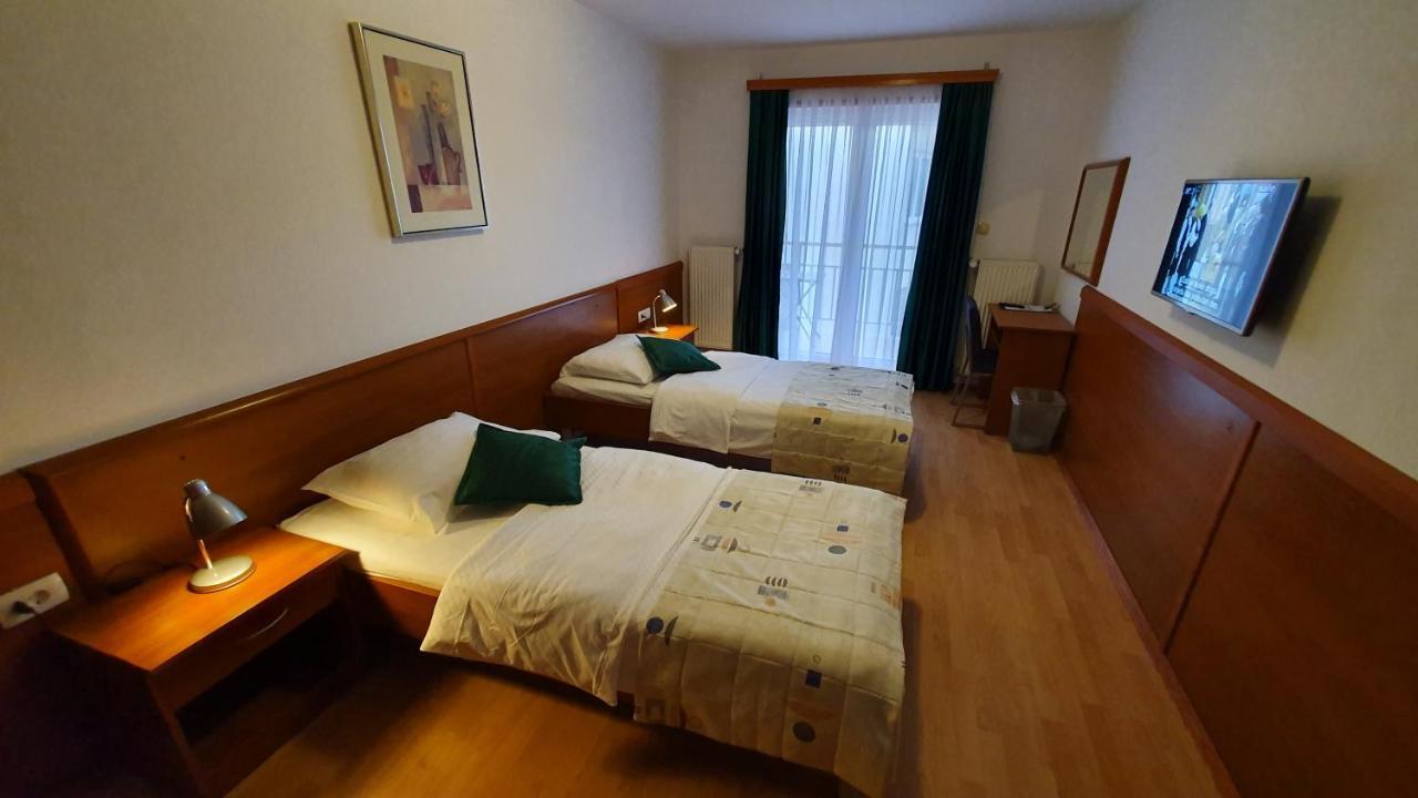 Hotel Zvonimir Otocac Exterior photo