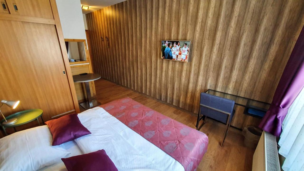 Hotel Zvonimir Otocac Exterior photo